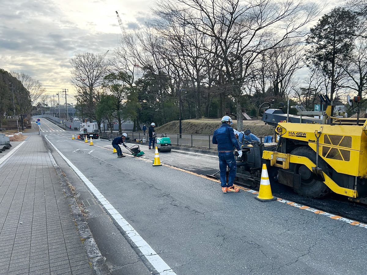 富士市株式会社一輝（いちき）ホームページ・舗装道路の工事中のイメージ