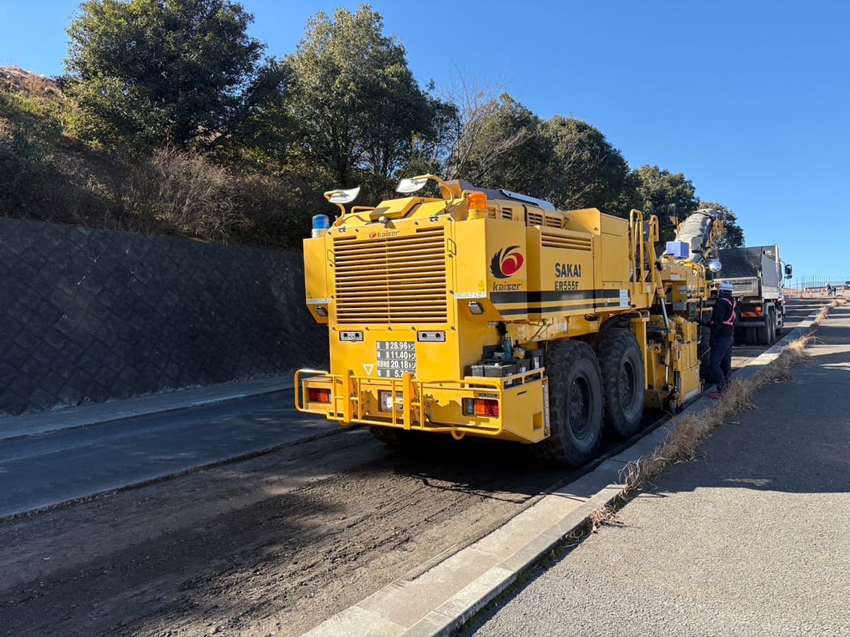 富士市株式会社一輝（いちき）の令和6年度厚原込野16号線舗装改修工事の路上路盤再生工(2)