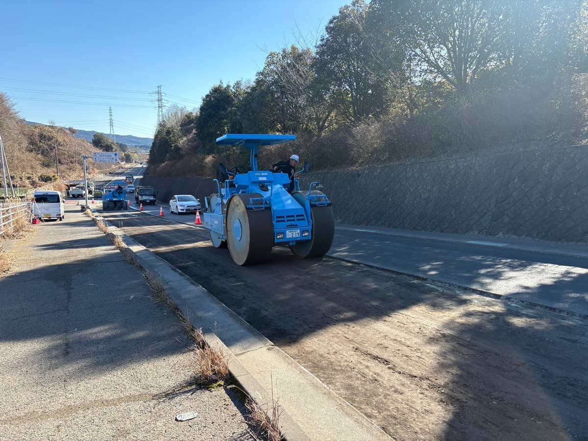 富士市株式会社一輝（いちき）の令和6年度厚原込野16号線舗装改修工事の路上路盤再生工(1)